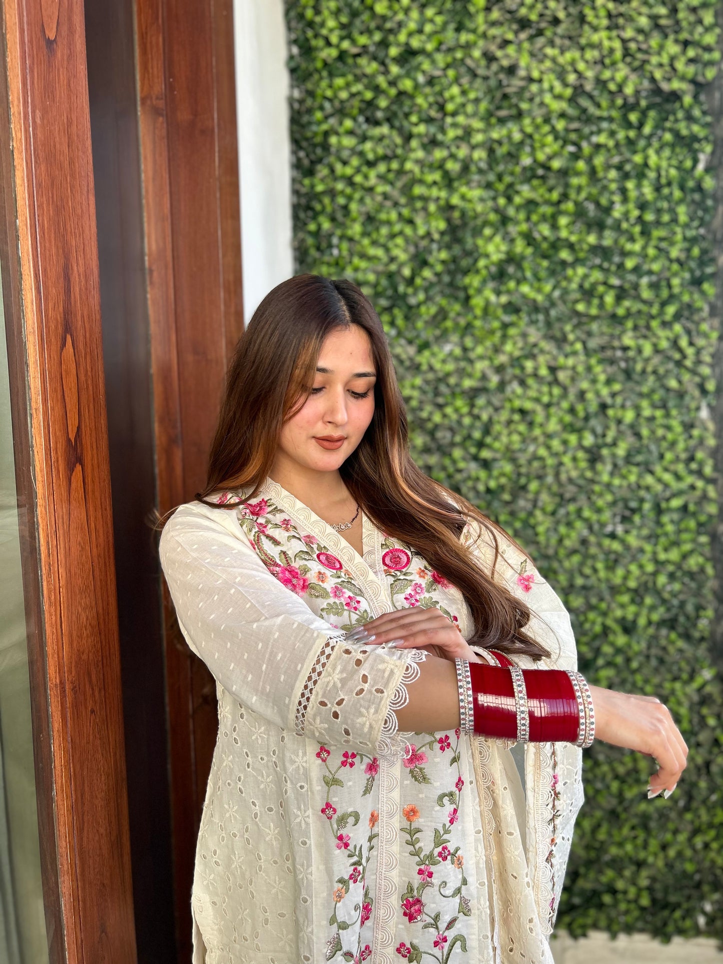 "Classic Off-White Pakistani Cotton 3-Piece Kurta Set with Heavy Embroidery"