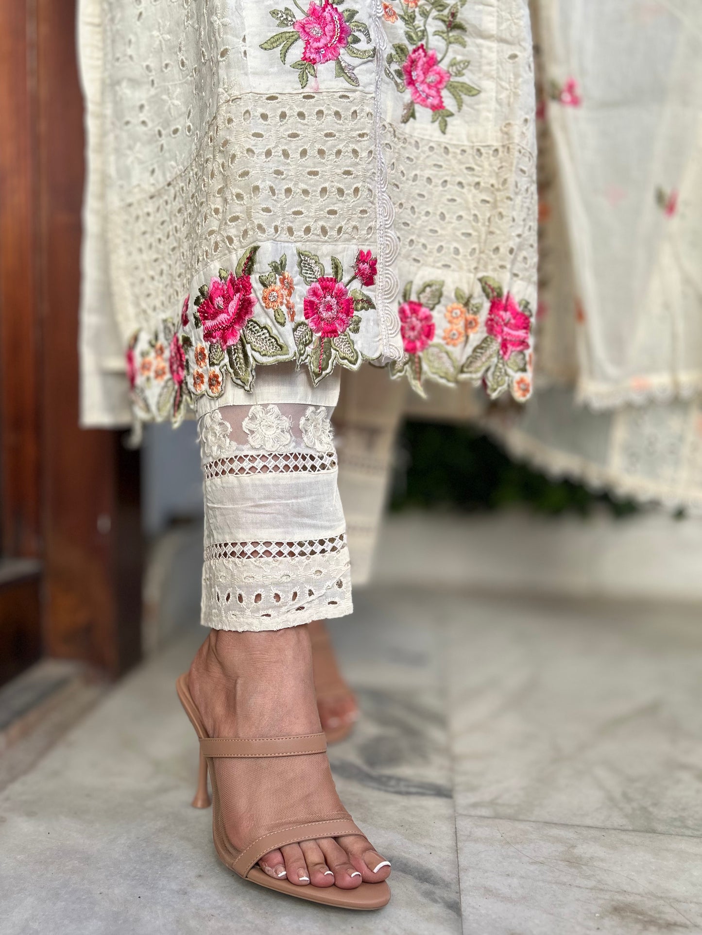 "Classic Off-White Pakistani Cotton 3-Piece Kurta Set with Heavy Embroidery"