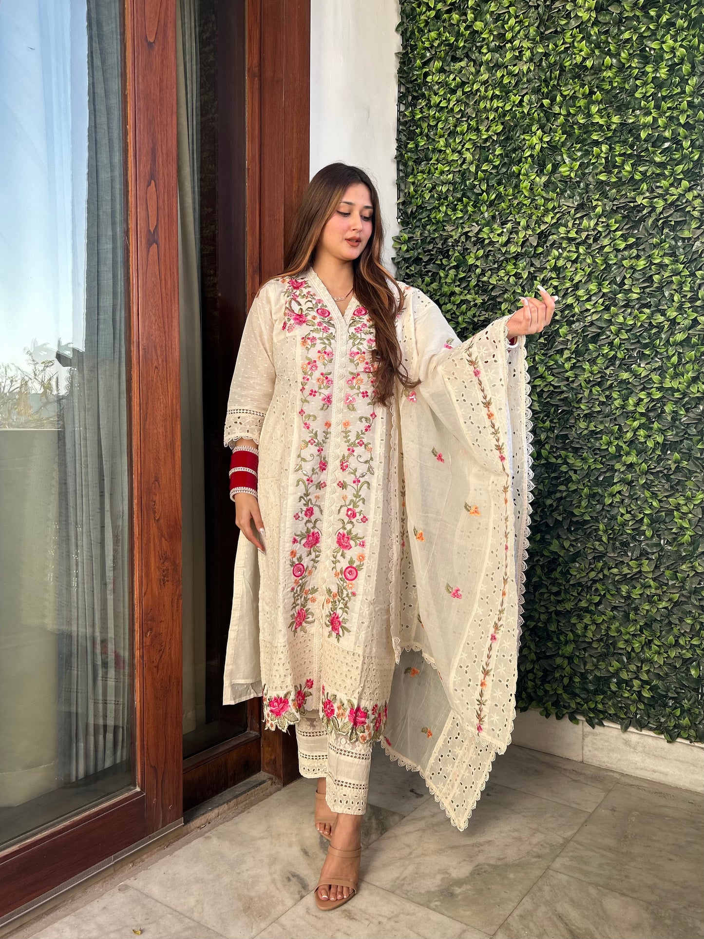 "Classic Off-White Pakistani Cotton 3-Piece Kurta Set with Heavy Embroidery"